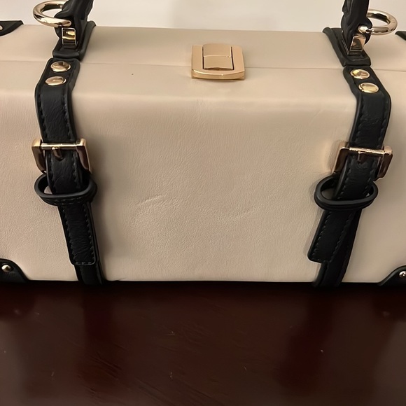 Aldo - Picture 5 of 11